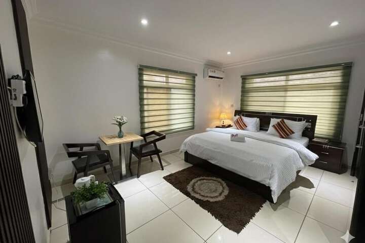 Room 8 of 18