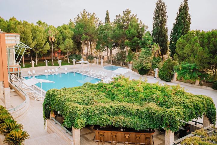 Hotel with Pool
