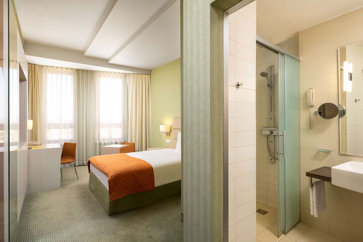 Room 12 of 75