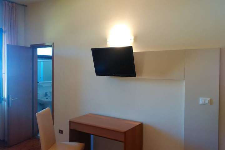 Room 15 of 37