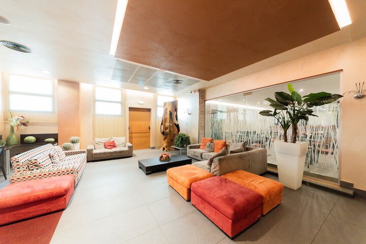 Entrance & Lobby