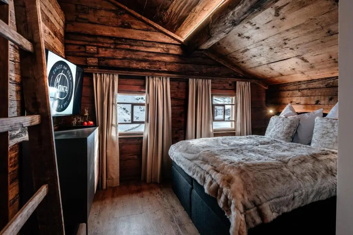 Room 2 of 18