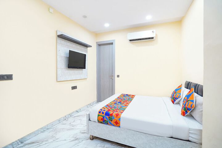 Room 13 of 33