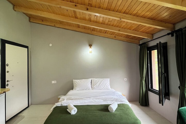 Room 3 of 9