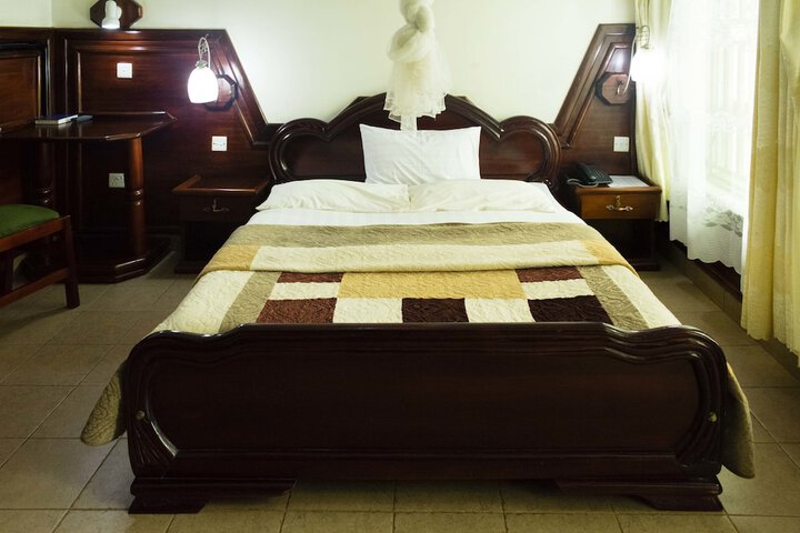 Room 4 of 30