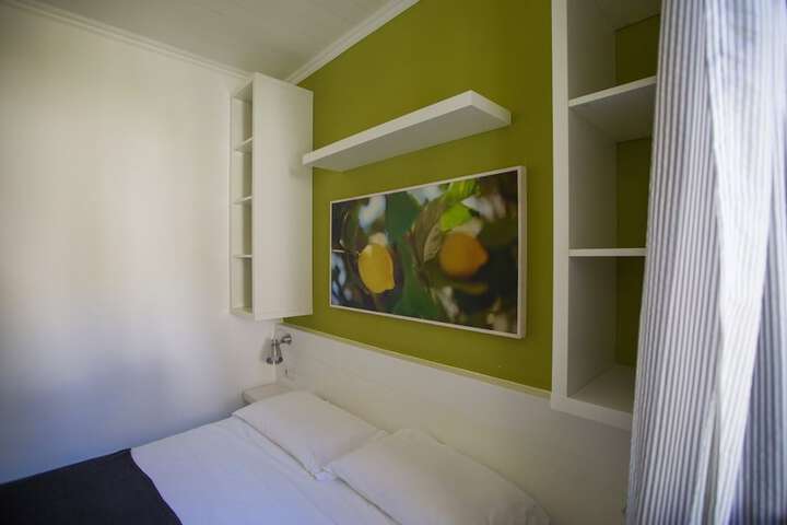 Room 4 of 48