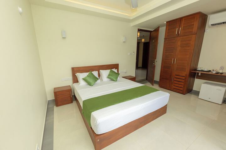 Room 6 of 34