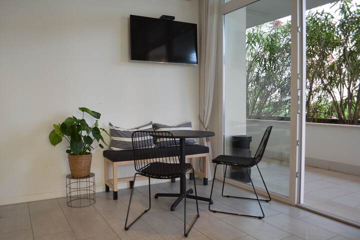 Lounge 114 of 140