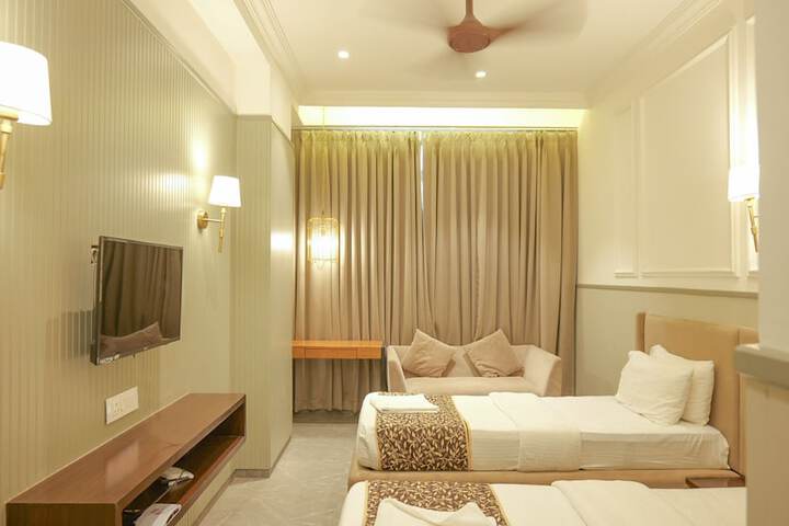 Room 4 of 7