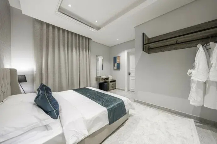 Room 9 of 12
