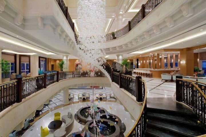 Entrance & Lobby