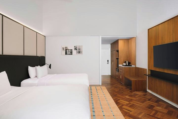 Room 25 of 104