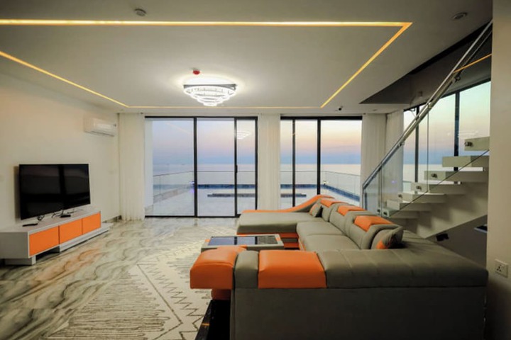 Room 15 of 74