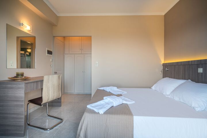 Room 9 of 35