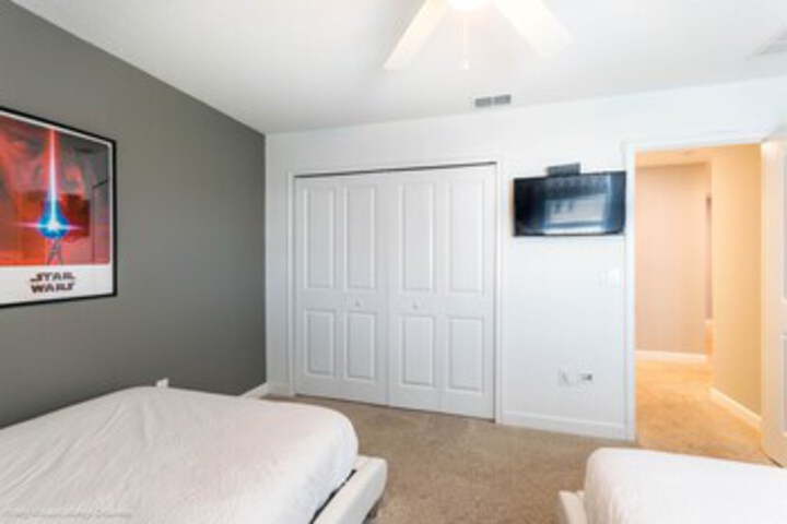 Hotel 5 of 80