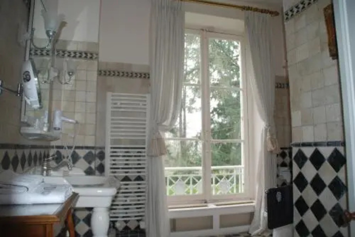 Room 9 of 17