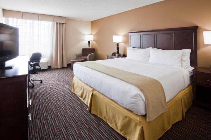 Standard King Bed Accessible (6 of 7)