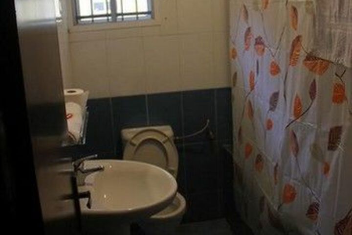 Room 6 of 83