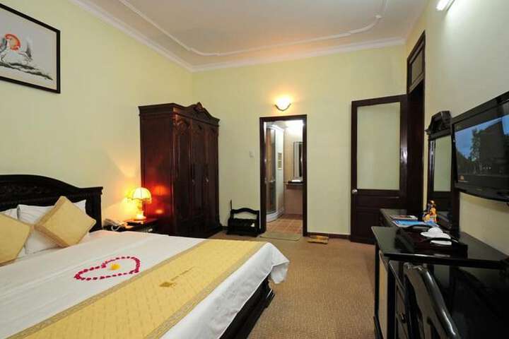 Room 5 of 31