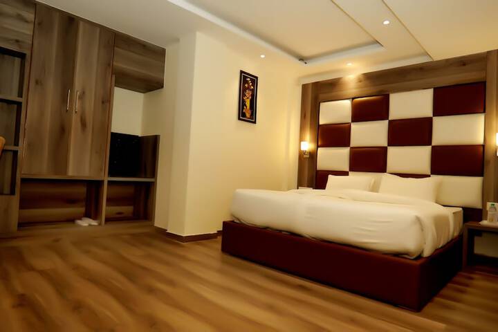 Room 5 of 107