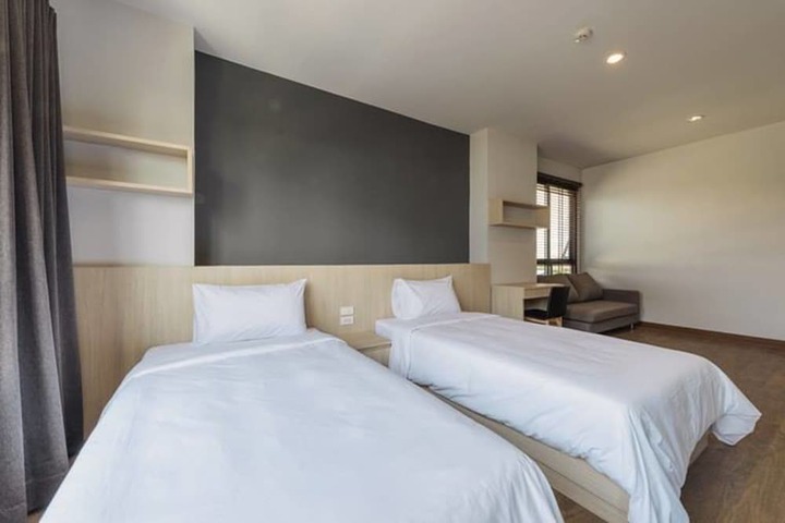 Room 5 of 11