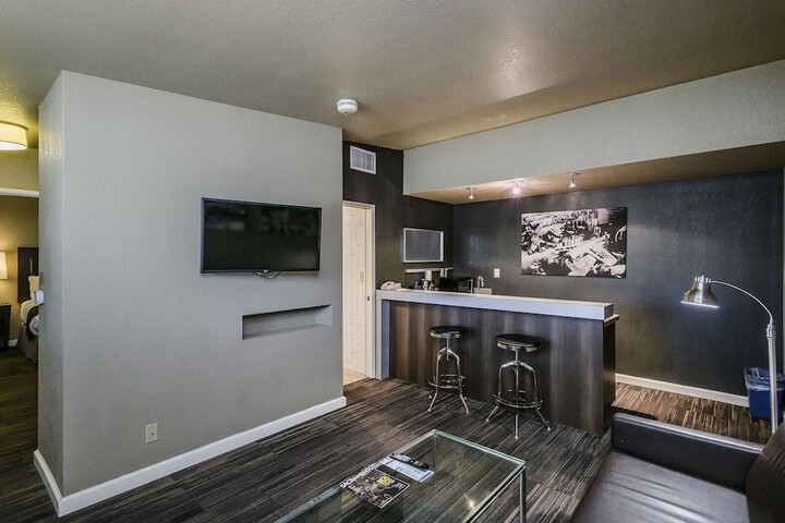 1 Bedroom Executive Suite King Bed (7 of 29)