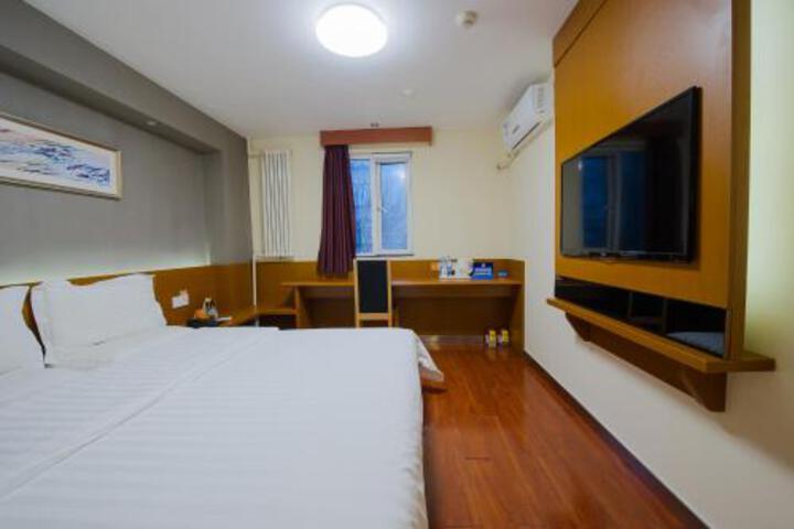 Room 2 of 2