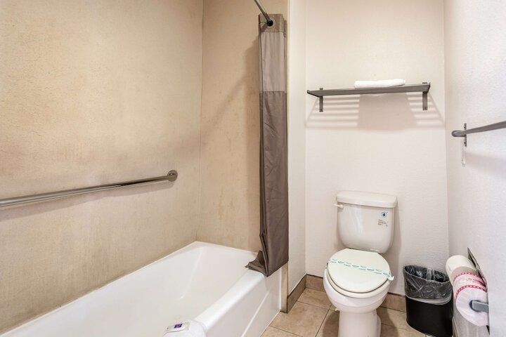 Queen Room Disability Accessible (1 of 8)