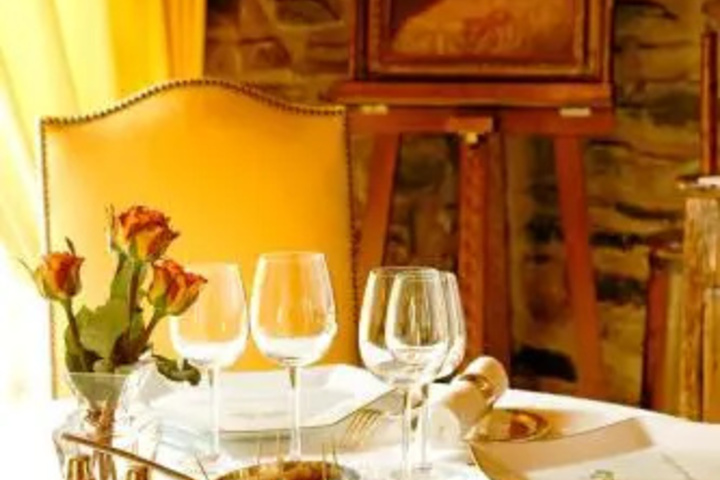 Dining 7 of 9