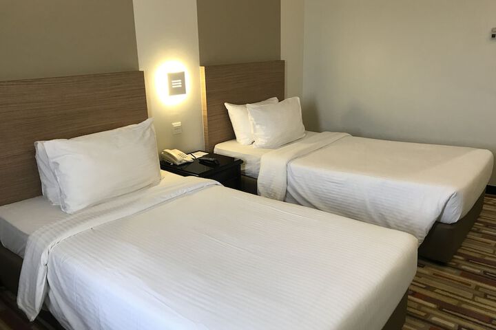 Room 12 of 48