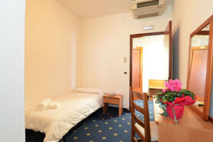 Room 17 of 50