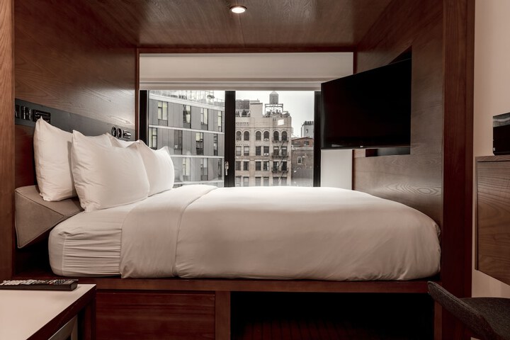 1 King Bed (31 of 33)