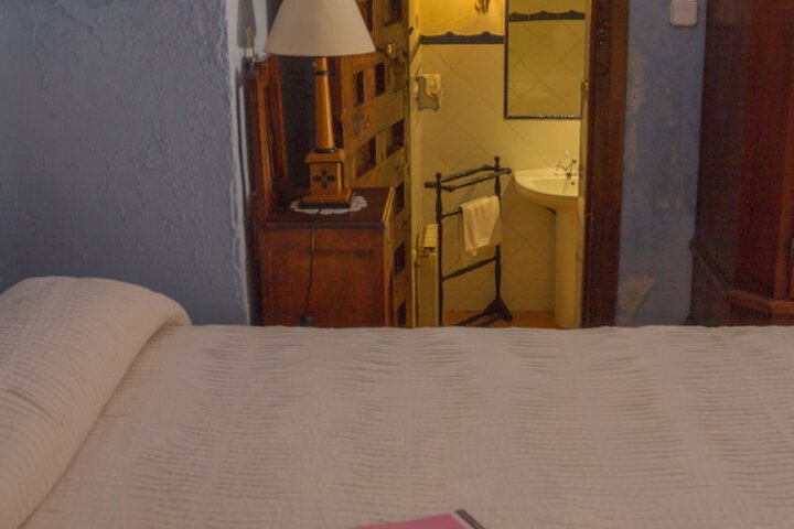 Room 12 of 80