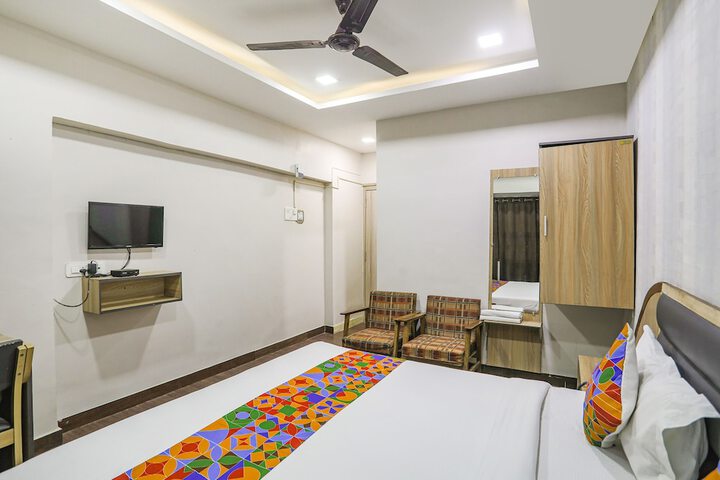 Room 12 of 28