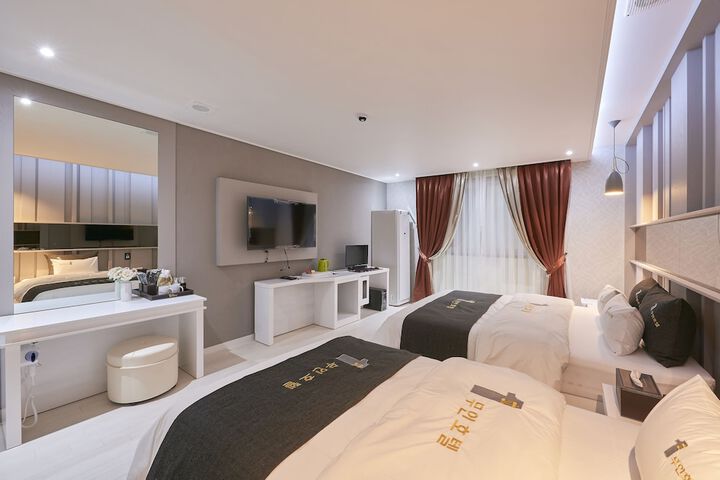 Room 29 of 61