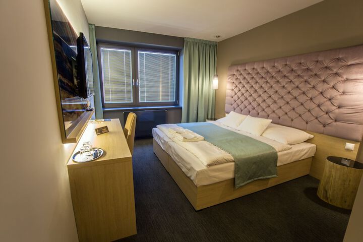 Room 3 of 135