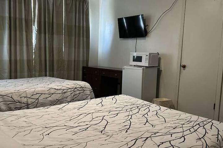 Room 6 of 12