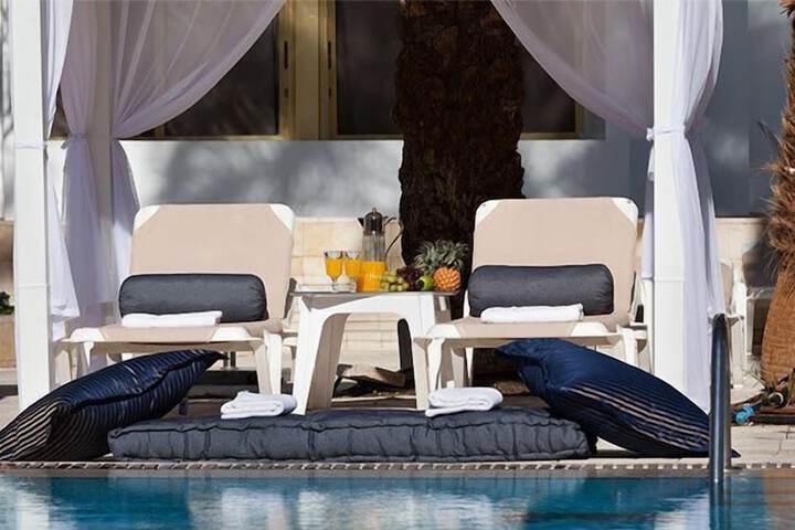 Pools & Facilities