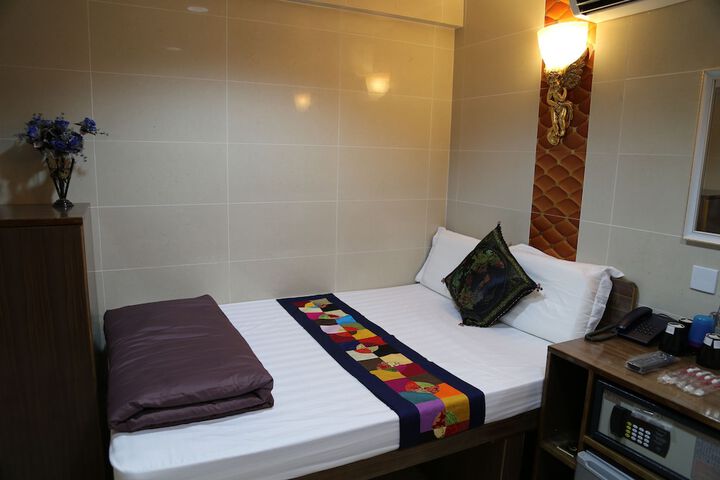 Room 3 of 35