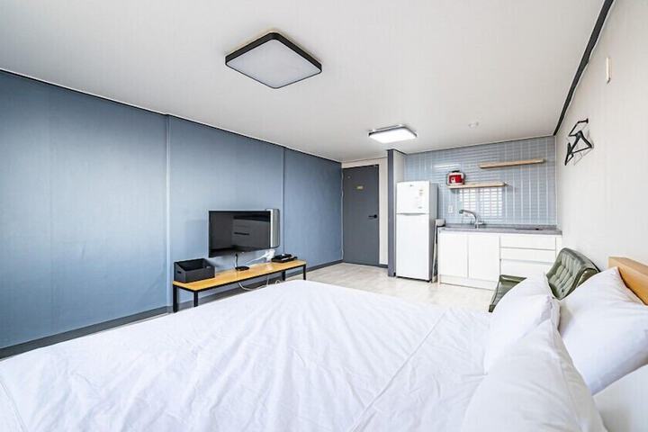 Room 35 of 65