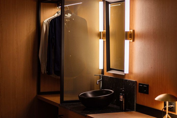 Room 25 of 77