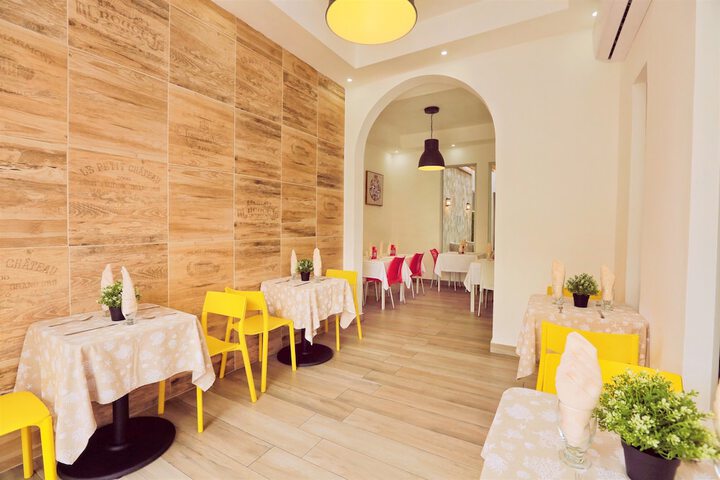 Dining 90 of 127