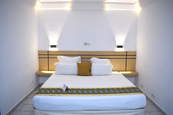 Room 3 of 43
