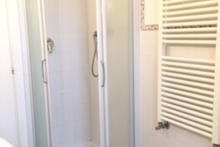 Room 3 of 53
