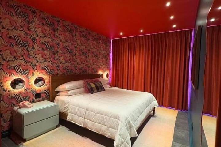 Room 5 of 13