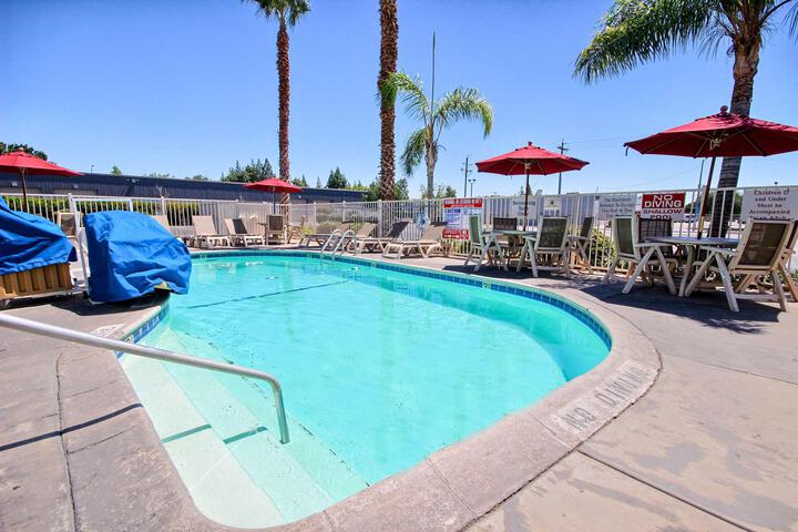 Pool Hotel