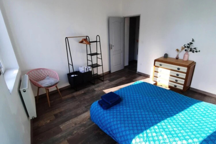 Room 5 of 12