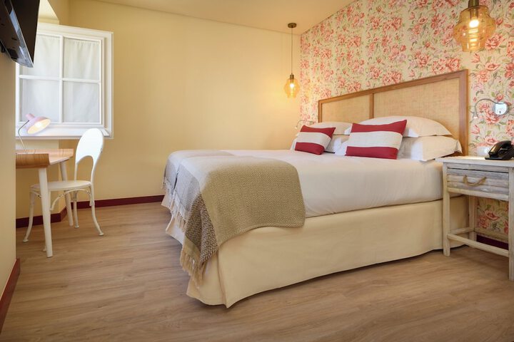 Room 4 of 12