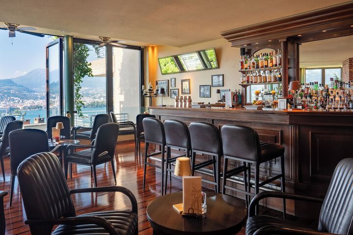 Lounge 72 of 88