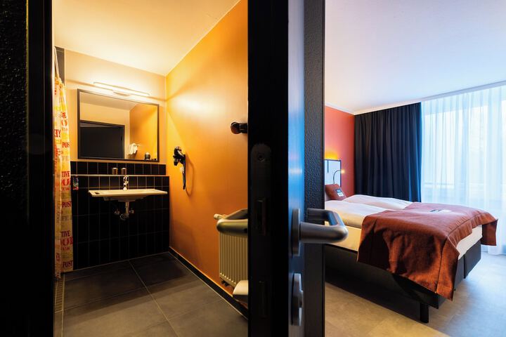 Room 60 of 110